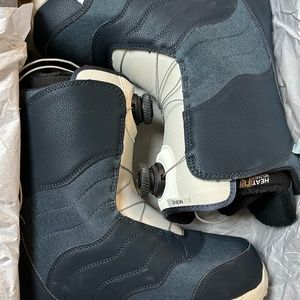 Burton Mint Boa Snowboard Boots-Women's 8.5